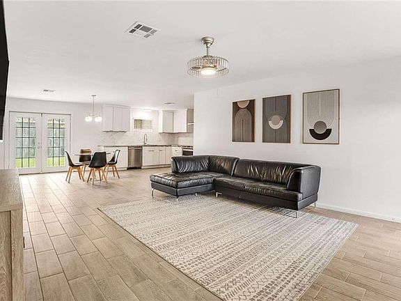 3rd image of 2611 Captain Cade Rd