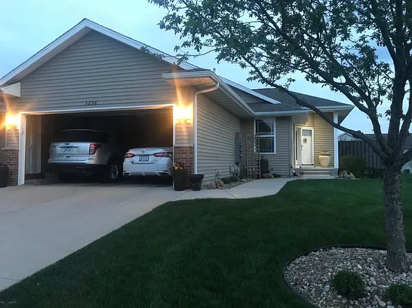 3256 Prairie Bend Cir, Marion, IA 52302