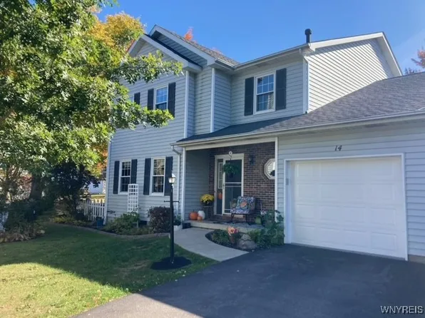 14 Stepping Stone Ln, Orchard Park, NY 14127