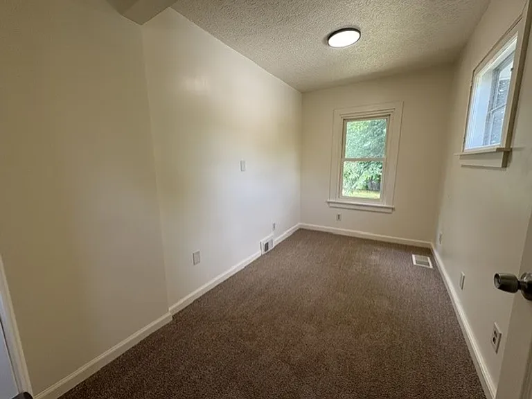 1282 Sawyer Ave — Photo 7
