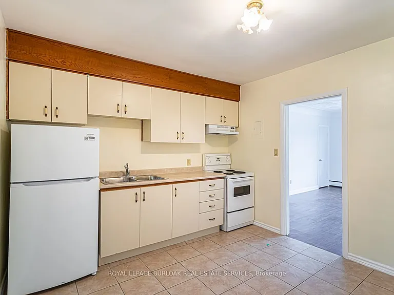 718 Ross St #2 — Photo 6