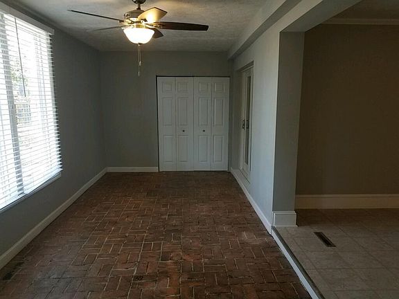 4th image of 124 S 1st St