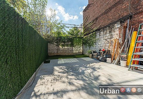4th image of 305 Kingsland Ave APT 3A