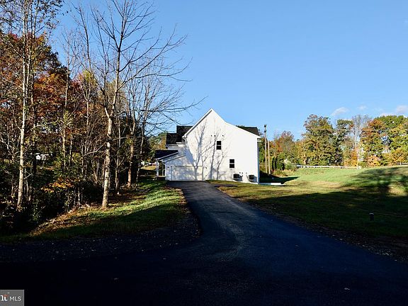 5th image of 8028 Pinnacle Ridge Dr