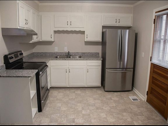 2nd image of 928A Elvira Ave