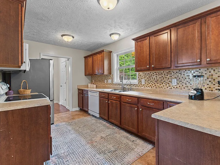 1408 Burford Ct — Photo 6