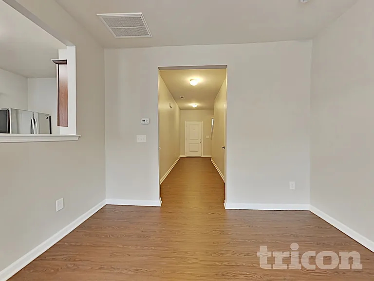 2046 Aragon Ln — Photo 2