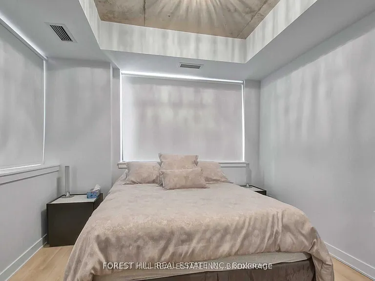 400 Wellington St W #312 — Photo 12