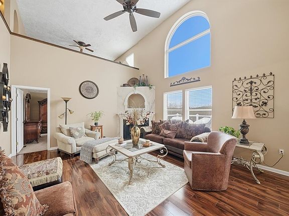 5th image of 140 Cedar Ridge Dr