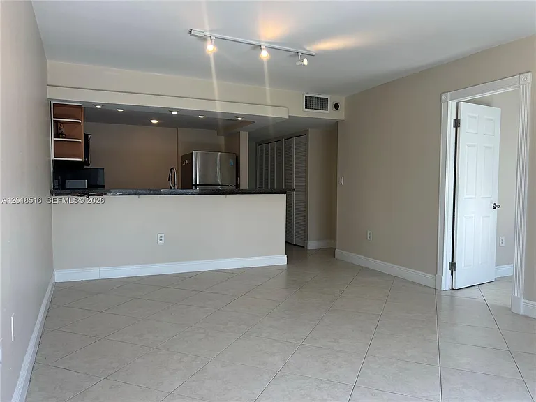 345 Ocean Dr #305 — Photo 5