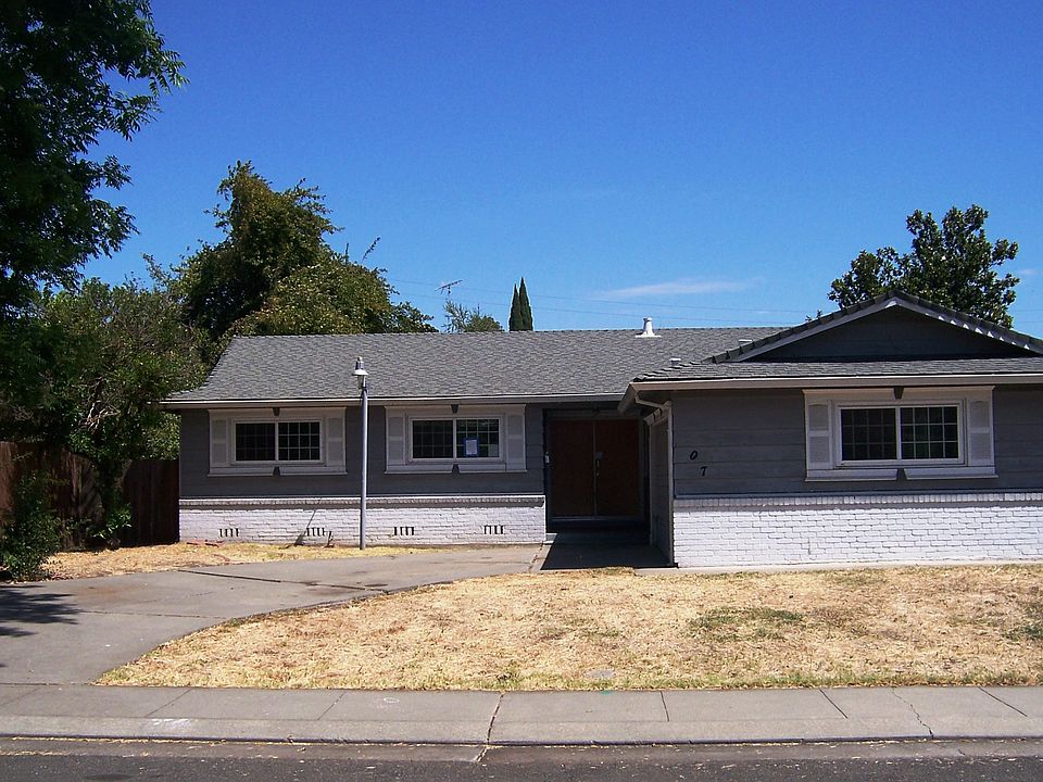 1st image of 707 W Los Felis Ave