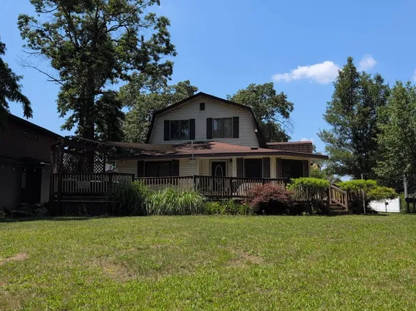 10146 E Shore Dr, Portage, MI 49002