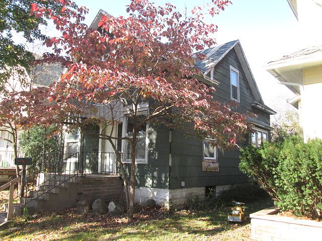 2nd image of 408 Brady St