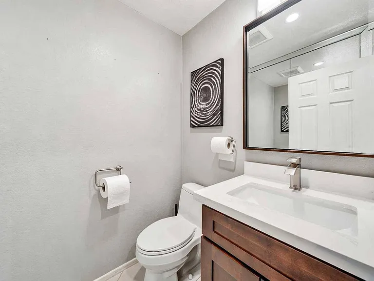 421 Minaret St — Photo 46