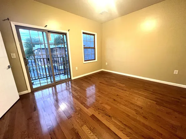 144 Logan Avenue image 8 of 12