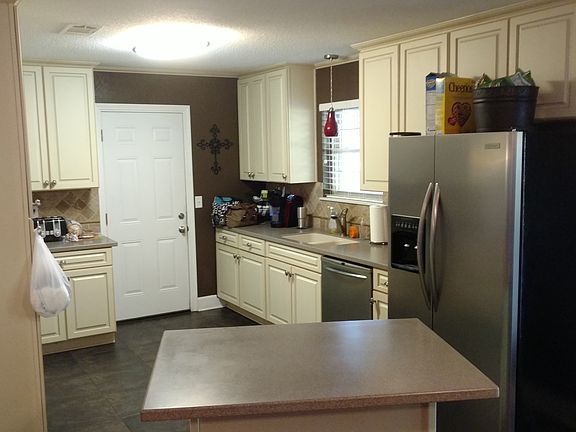3rd image of 13 Pinehurst Dr