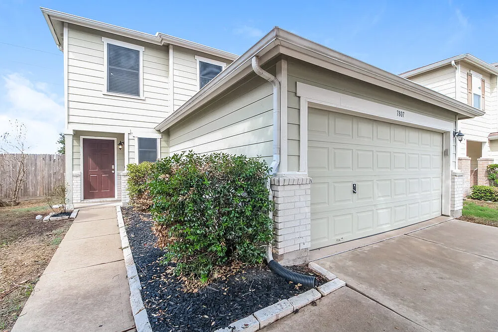 3 bed, 2.5 bath, 1665 sqft, $1,890 — Photo 4