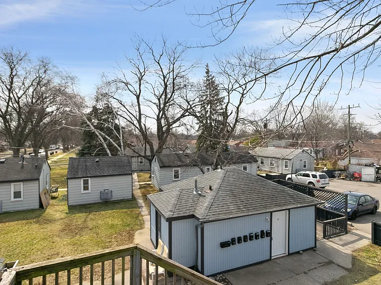 24311 Plymouth Rd — Photo 10