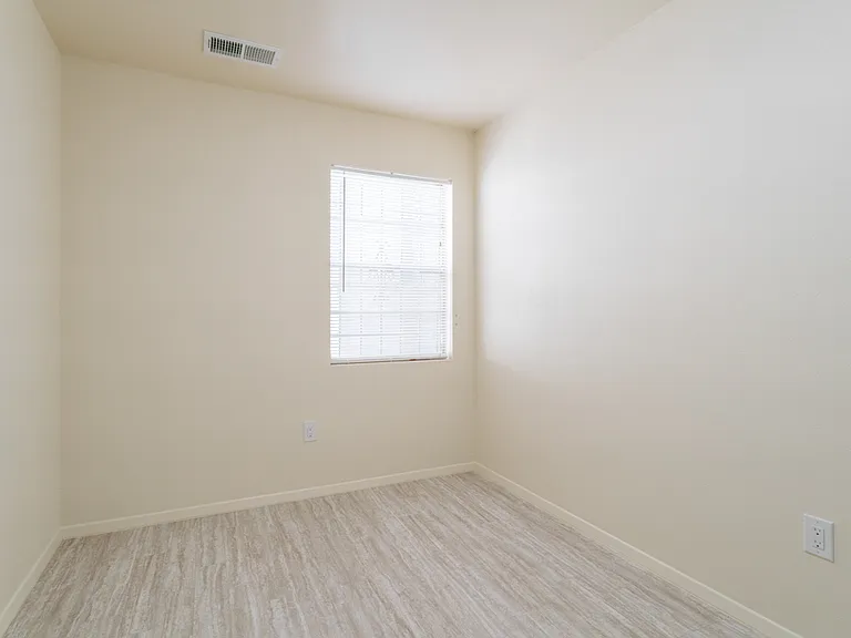 Zodiac Apartments — Photo 15