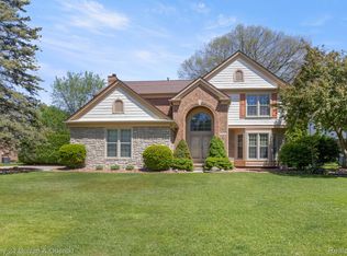 48296 Red Run Dr, Canton, MI 48187