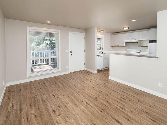 1439 Juniper St #12_0006 copy>