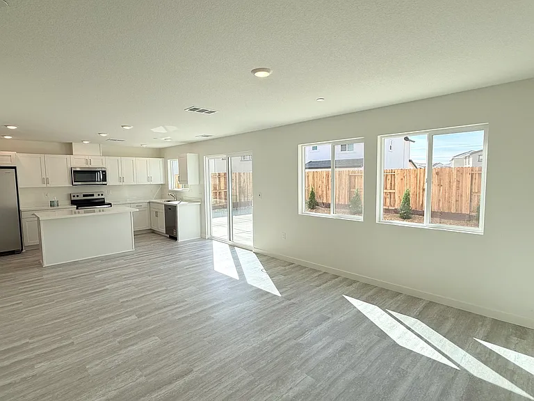 516 Foxtail Ct — Photo 5