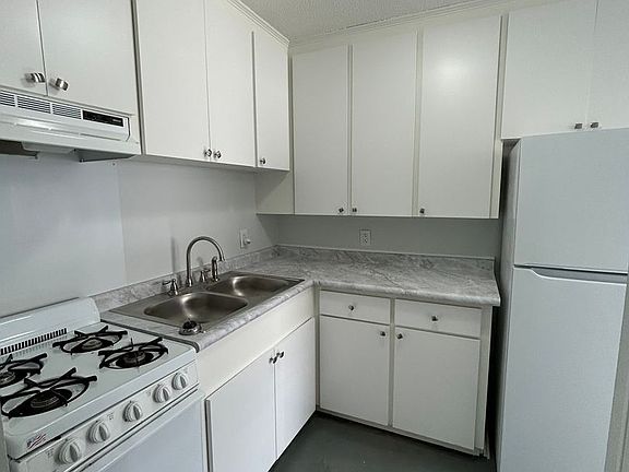 5th image of 210 E Parkway Dr #D