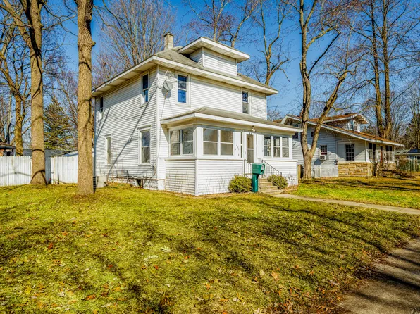 203 Bradley St, Dowagiac, MI 49047