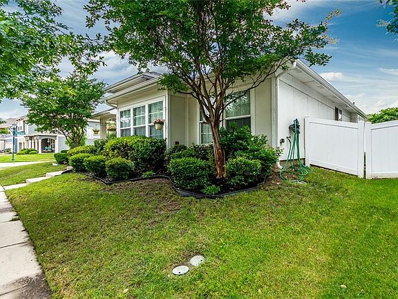 2nd image of 905 Caudle Ln