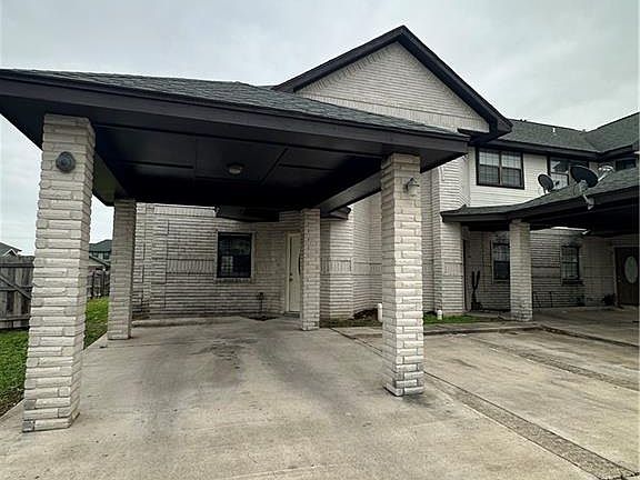 5th image of 2601 Charleston Ln