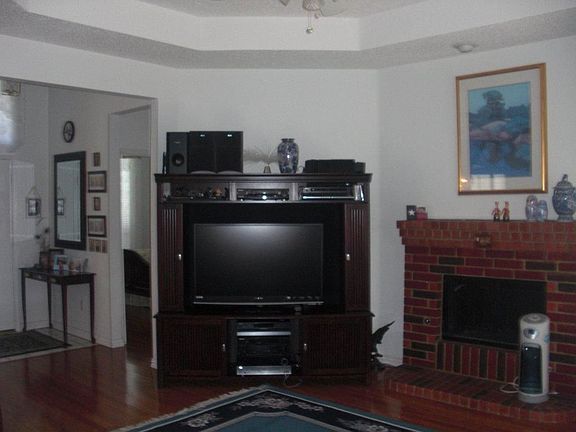 2nd image of 1016 Winchester Ln