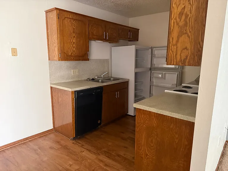 Fox Valley Apartments — Photo 24