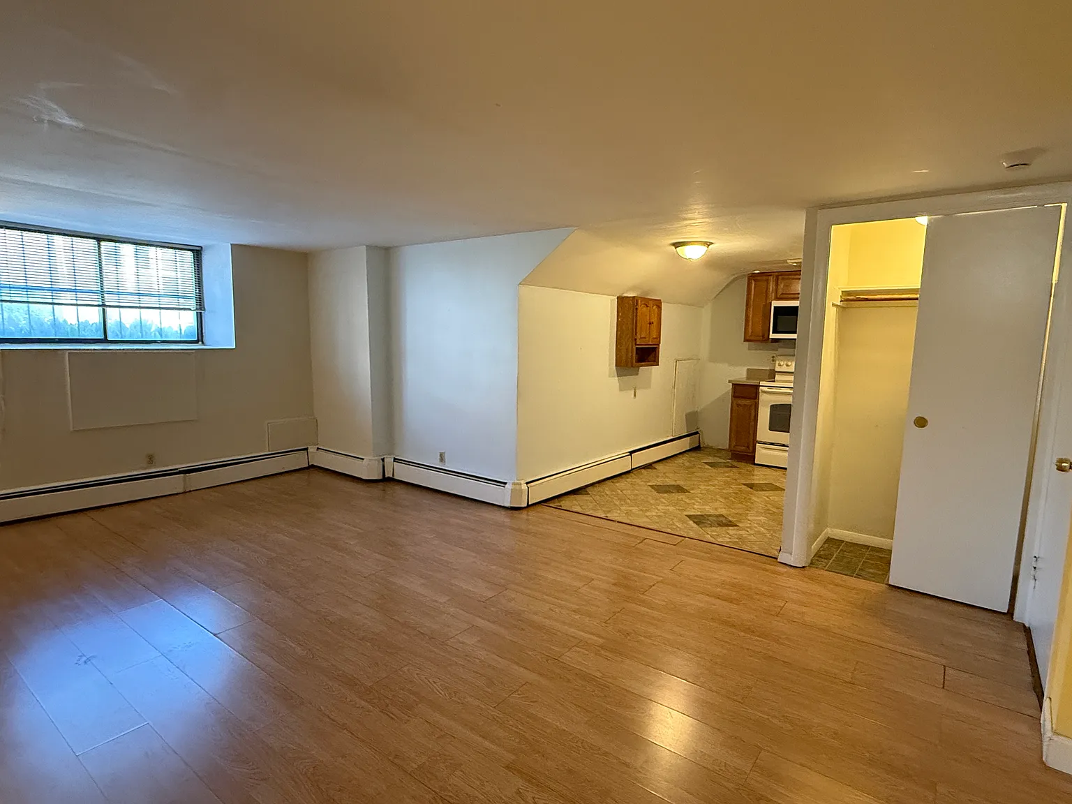 2 bed, 701 sqft, $2,400 — Photo 2