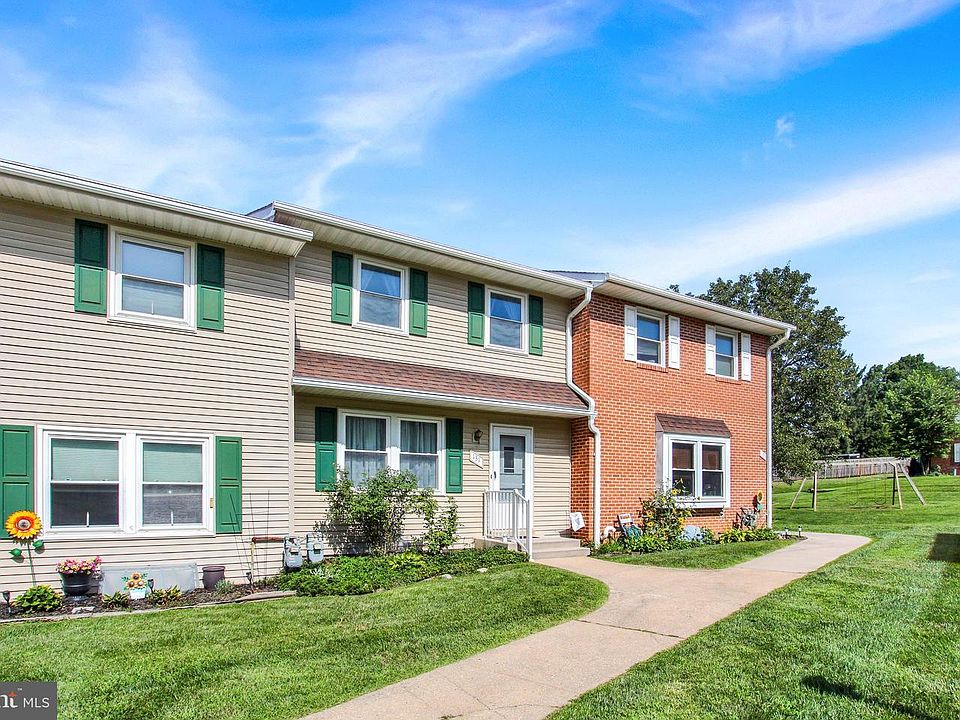 1st image of 131 Fox Run Dr #131