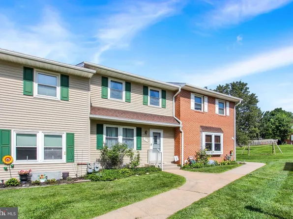 131 Fox Run Dr #131, York, PA 17403