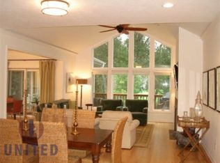 922 Willow Dr, Dakota Dunes, SD 57049