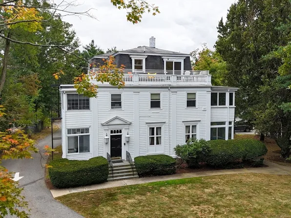 594 Washington St APT 7, Wellesley, MA 02482