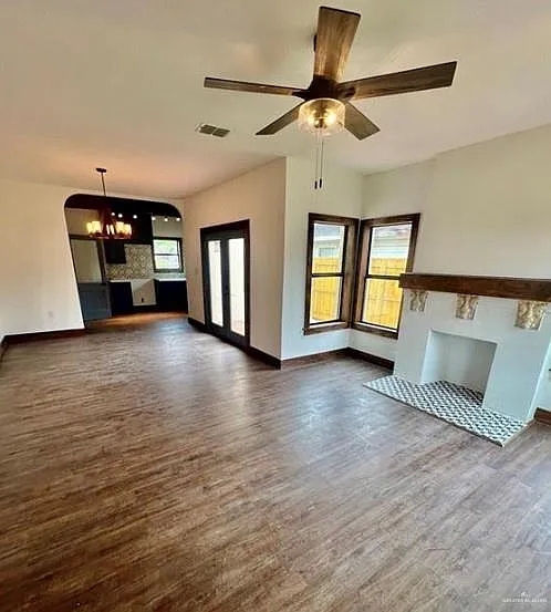 2 bed, 1.0 bath, 1033 sqft, $1,200 — Photo 2