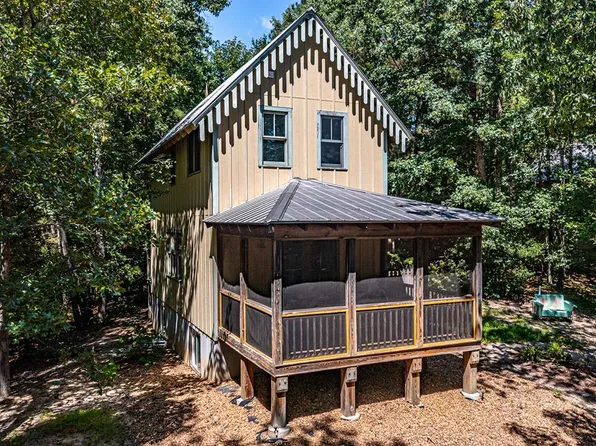 49 Spring St, Irvington, VA 22480