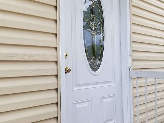2nd image of 185 S Railroad St