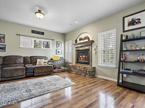 3rd image of 4682 E Weatherby Ave