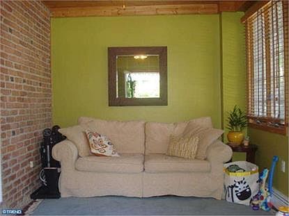 4th image of 302 E Highland Ave
