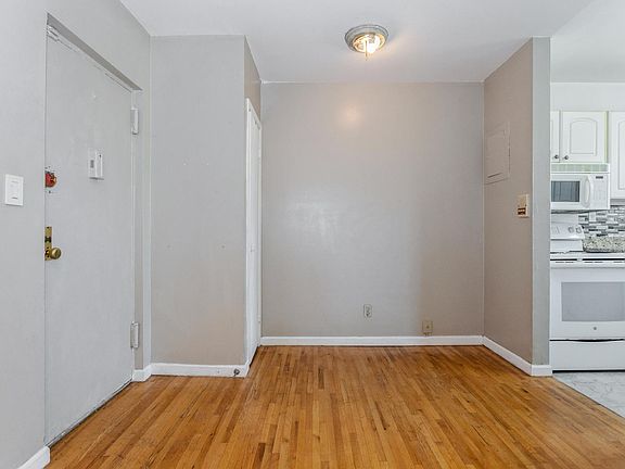 3rd image of 302 Longacre Ave #2B