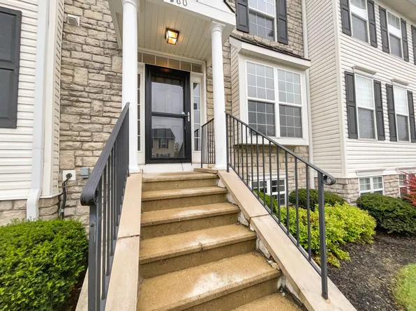 380 Oxford Oak Dr, Blacklick, OH 43004