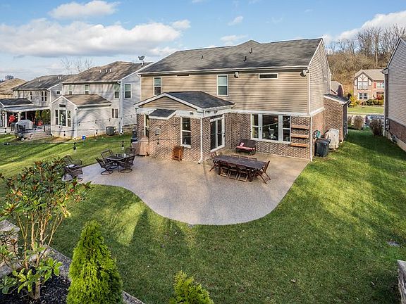 2nd image of 137 Grant Park Dr