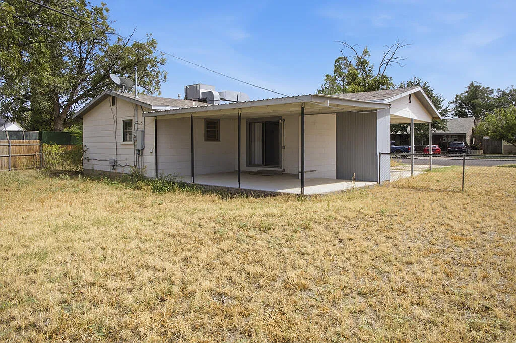 3 bed, 2.0 bath, 1174 sqft, $2,000 — Photo 3