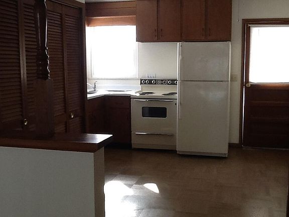 Eat-in kitchen has access to patio & back yard, as well as l