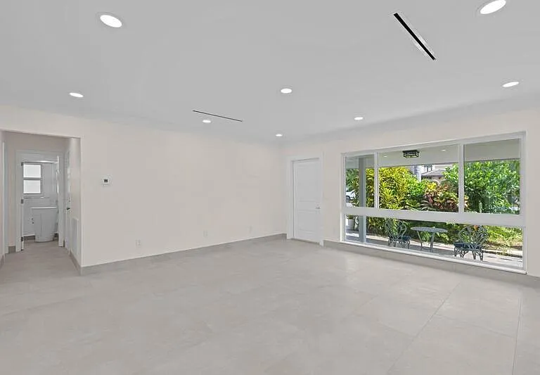 391 SE 7th Ave — Photo 26