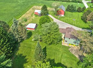 W3046 Krueger Rd, Lake geneva, WI 53147