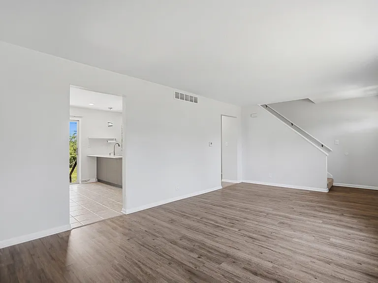 405 Brewer Dr #B — Photo 9